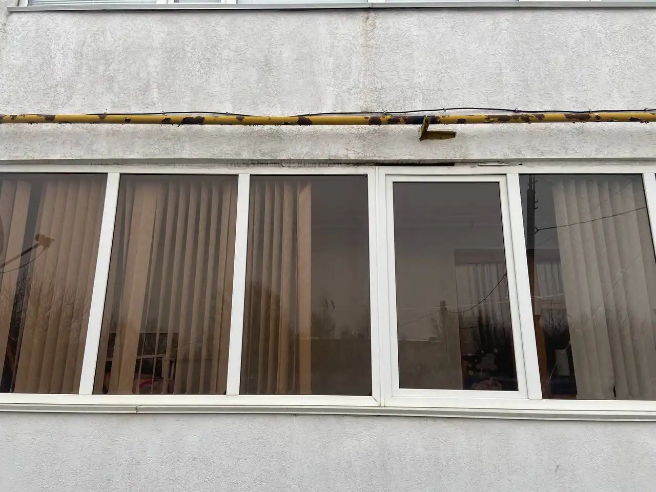 Продажа б/у балконных рам с затемнением