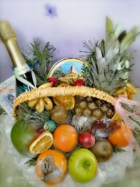 Новогодняя фруктовая корзиночка - Одежда в Новоаннинский