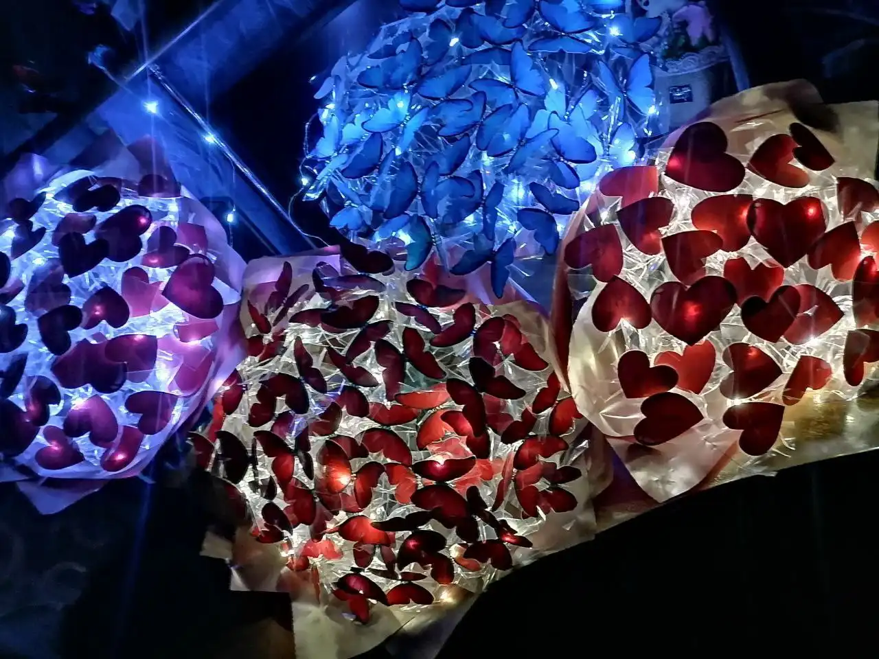 Оригинальный светящийся букет ручной работы с бабочками