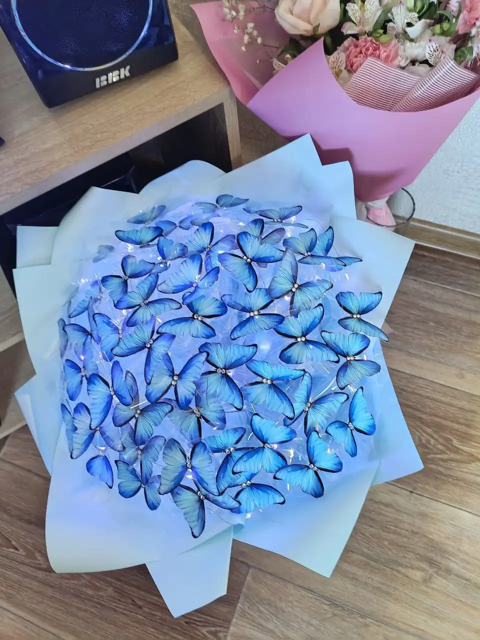 Светящийся букет ручной работы с бабочками