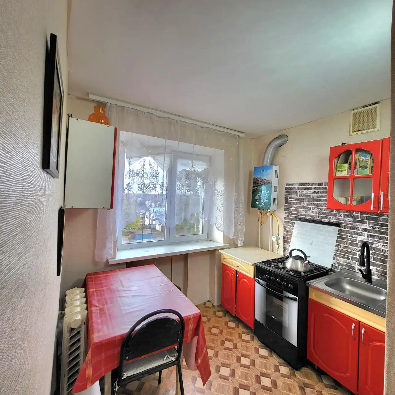 Продаётся 3-к квартира в центре города