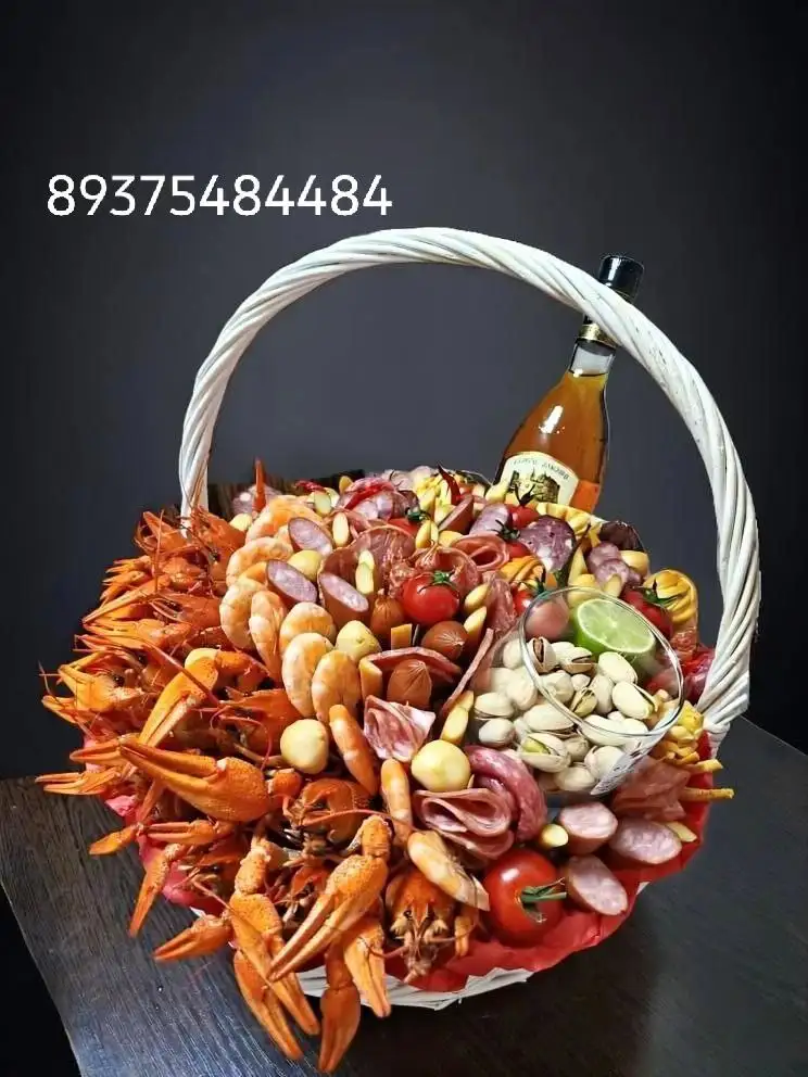 Вкусная корзина для гурманов с деликатесами и напитком - Продукты питания (Барахолка) в Новоаннинский