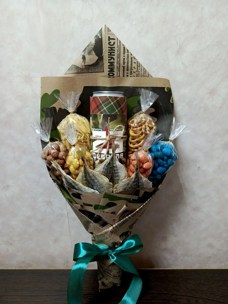 Букет и коробочка к празднику - Подарки (Барахолка) в Новоаннинский