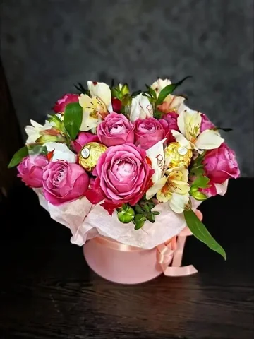 Подарок в шляпной коробке с цветами и конфетами - Тара и упаковка в Новоаннинский