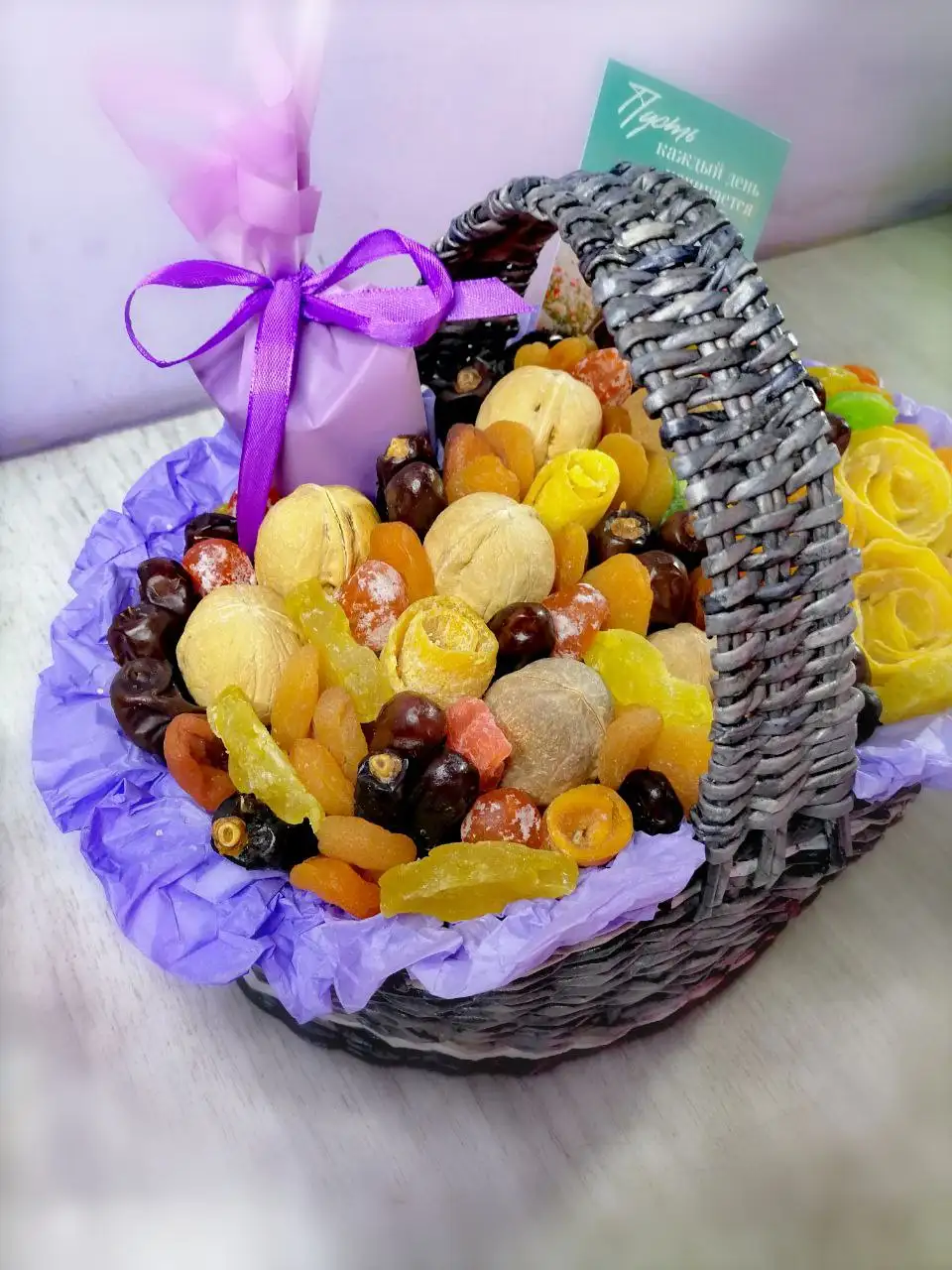 Корзиночка с сухофруктами, орехами, цукатами и чаем - Барахолка в Новоаннинский