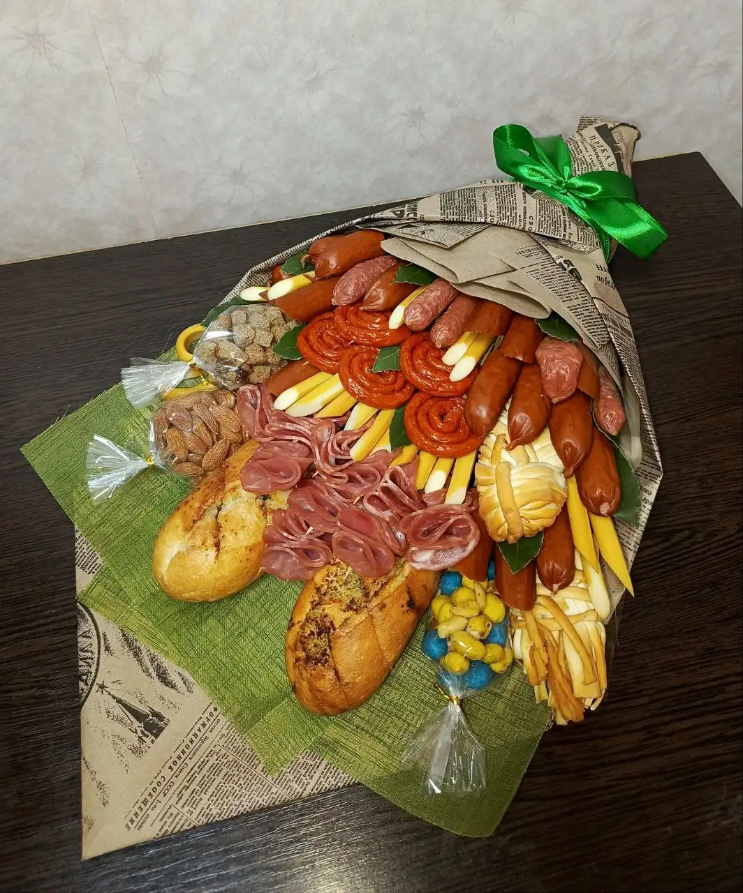 Мужской гастрономический букет из колбас, сыров и багета - Подарки (Барахолка) в Новоаннинский