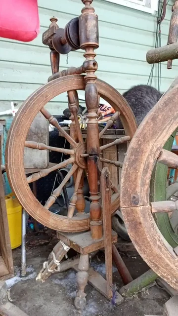 Старинные прялки в наличии - Детская барахолка в Новоаннинский