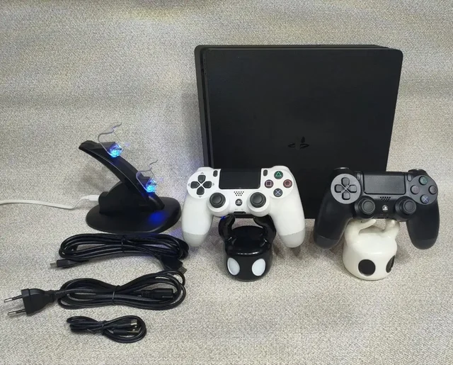 Sony PlayStation 4 Slim 1TB с двумя геймпадами - частное объявление в Новоаннинский