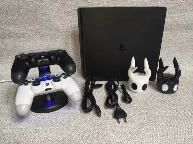 Sony PlayStation 4 Slim 1TB с двумя геймпадами и играми - частное объявление в Новоаннинский
