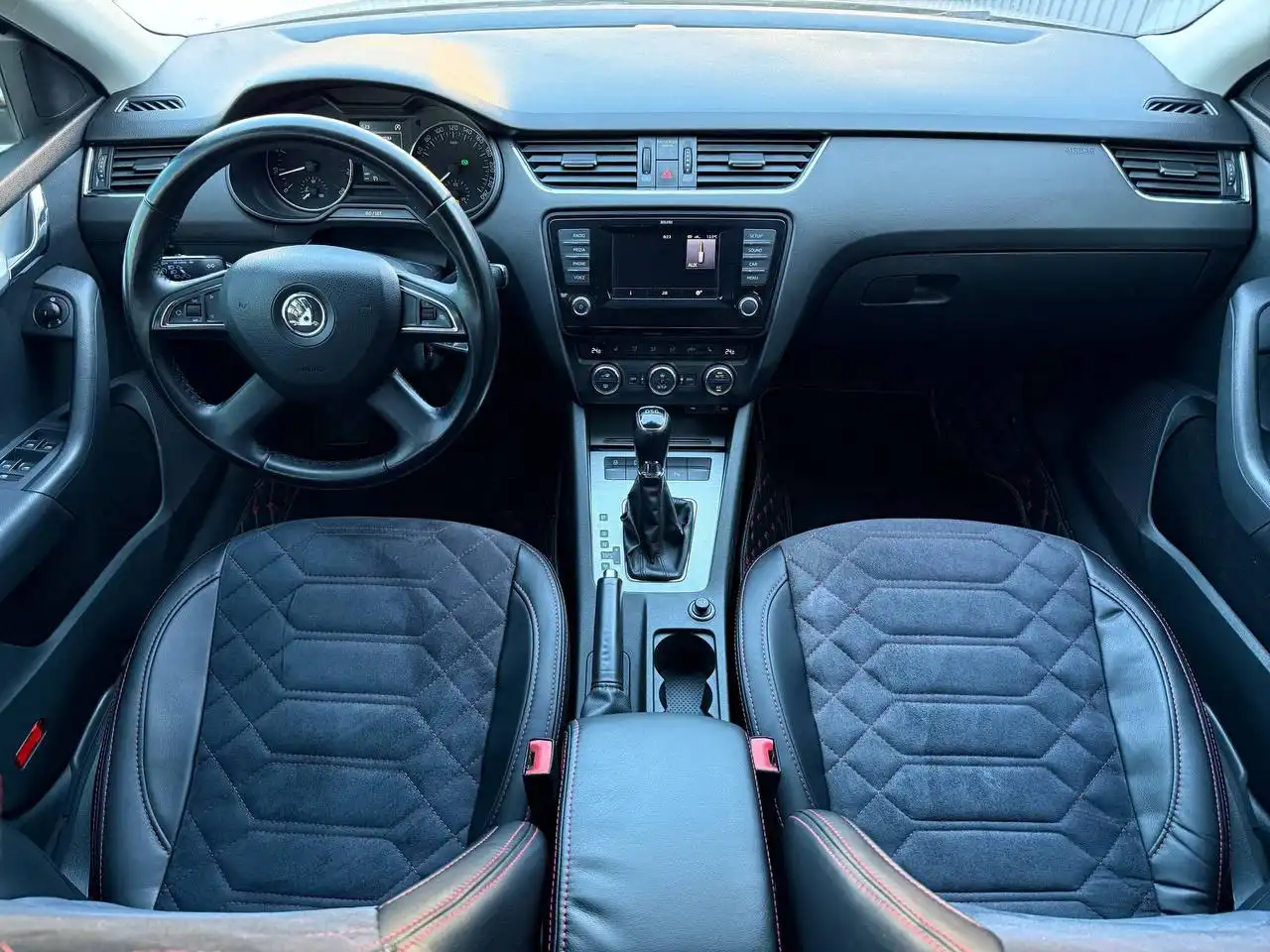 Продажа Skoda Octavia 2013 года с бензиновым двигателем 1.8