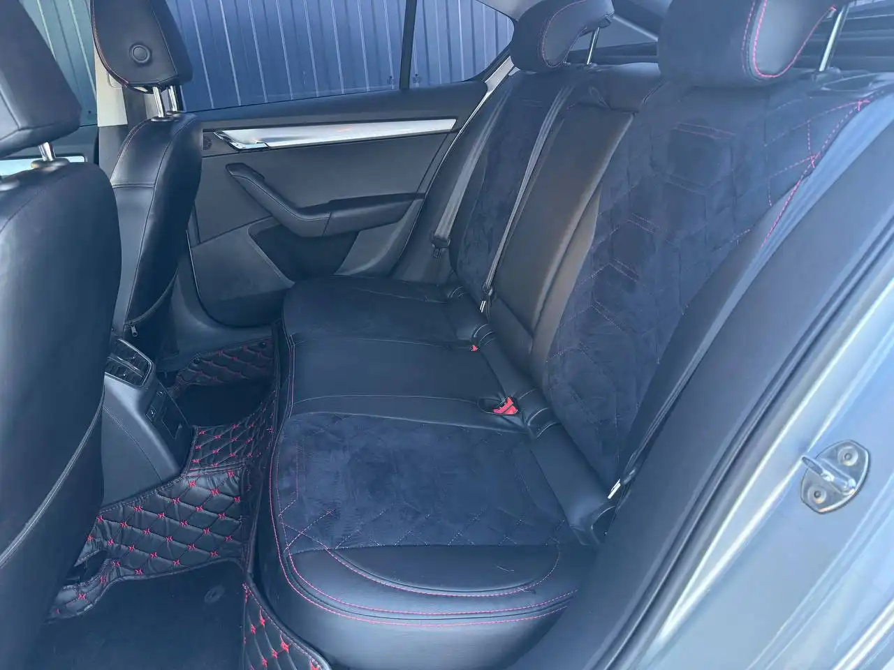 Продажа Skoda Octavia 2013 года с бензиновым двигателем 1.8