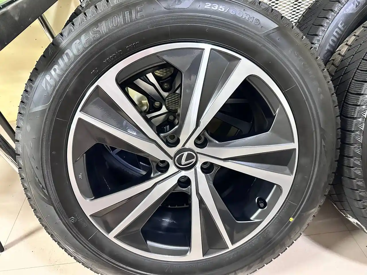 Продам комплект колес для Лексус РХ