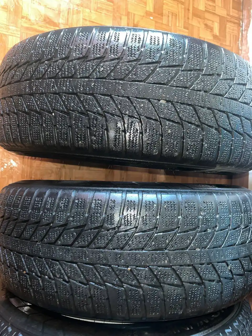 Продам резину с литьем 215/60R16