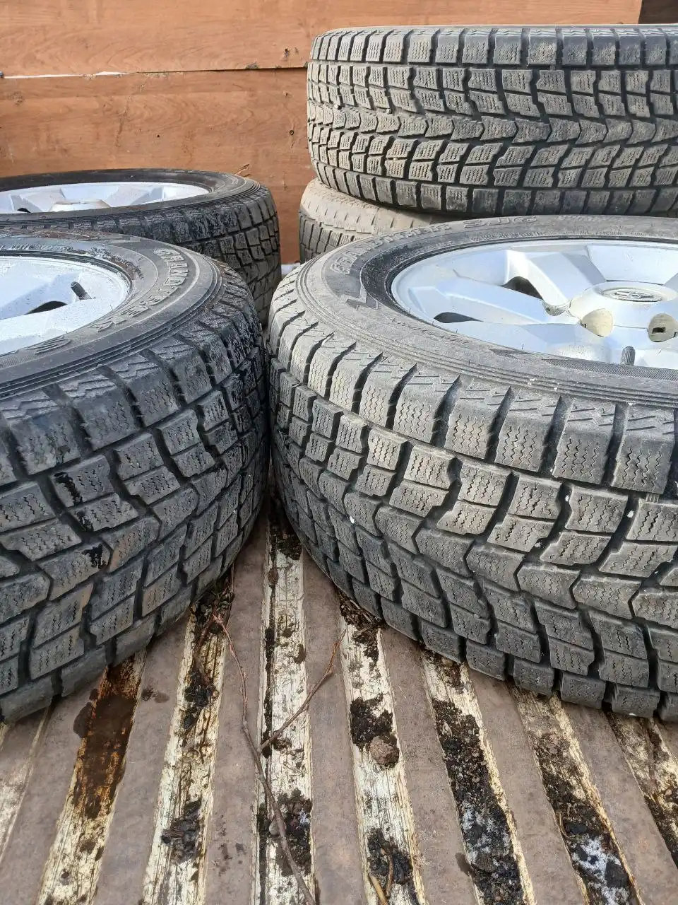 Продам комплект зимних колес R18 на Toyota Land Cruiser Prado