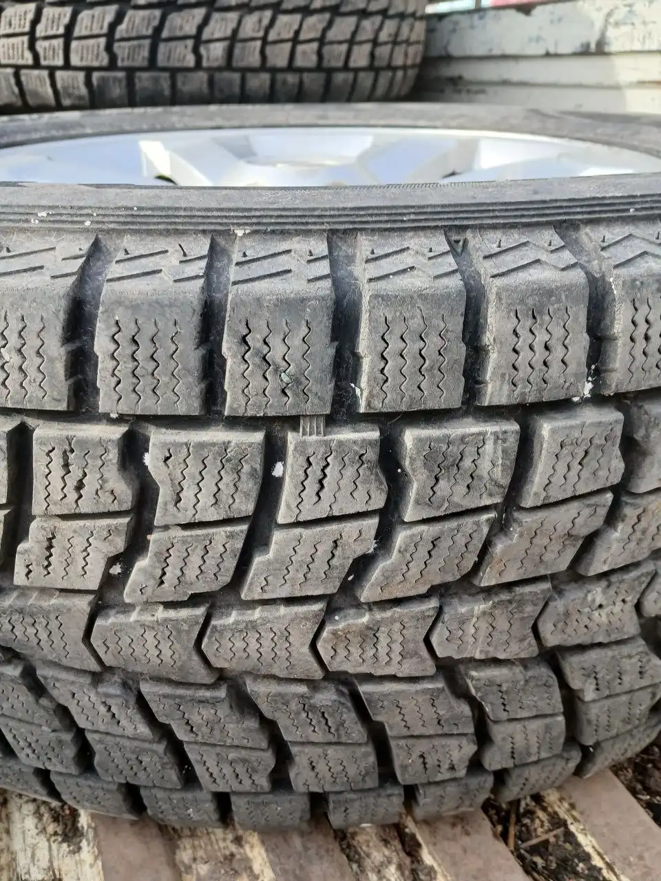 Продам комплект зимних колес R18 на Toyota Land Cruiser Prado