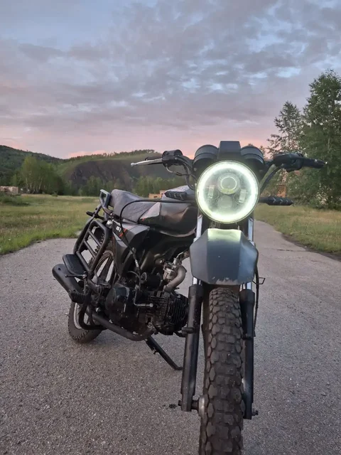 Мотоцикл с грипсами, новым колесом и улучшениями - Авто в Сретенск