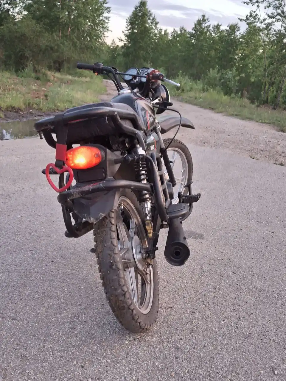 Мотоцикл с грипсами, новым колесом и улучшениями - Мотоциклы (Авто) в Сретенск