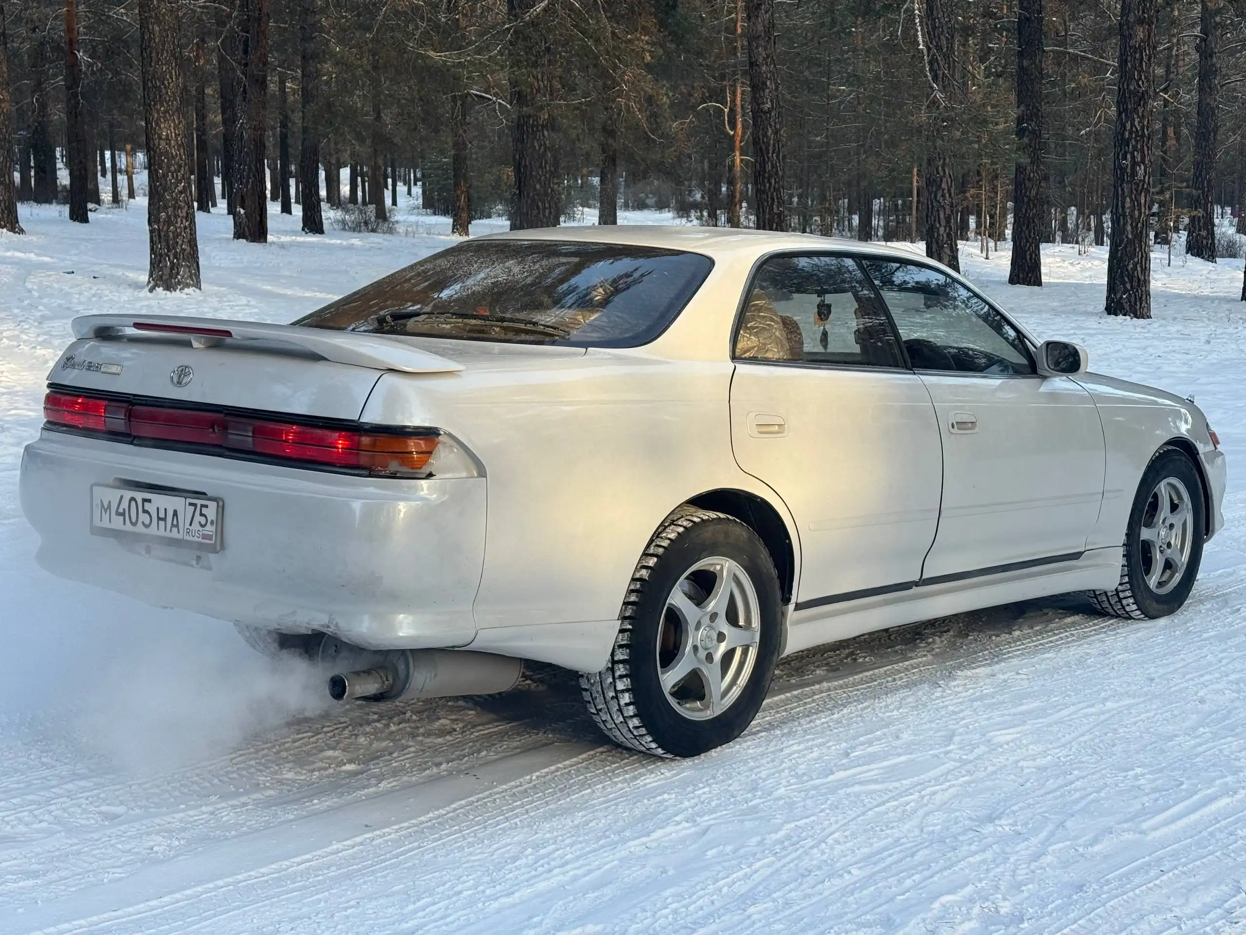 Продажа автомобиля в хорошем состоянии с чехлом-гаражом - Авто в Чита