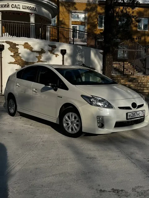 Продажа Toyota Prius 2011 года - Тюнинг в Чита