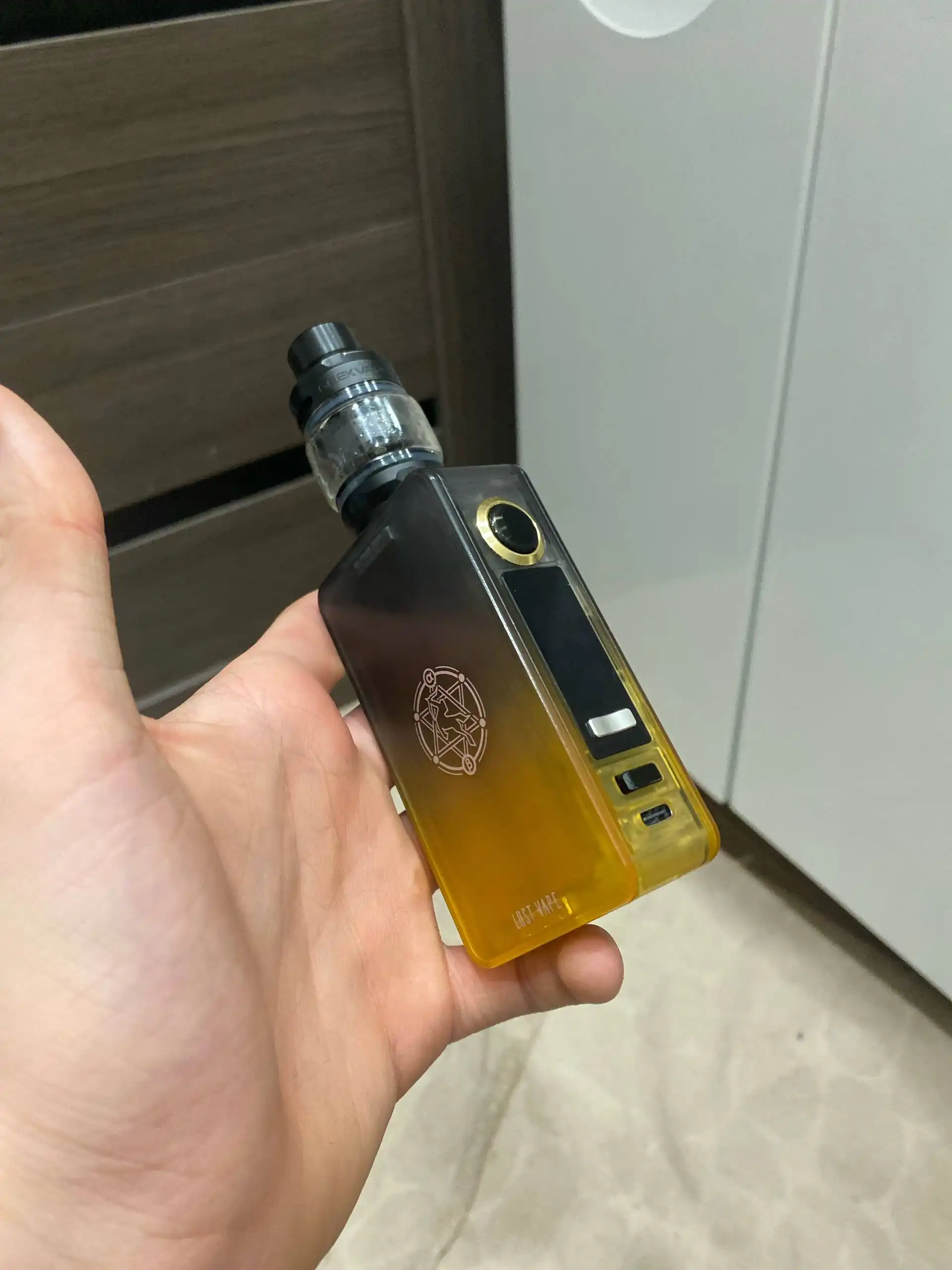 Новик-6-7-русь с банкой жижки