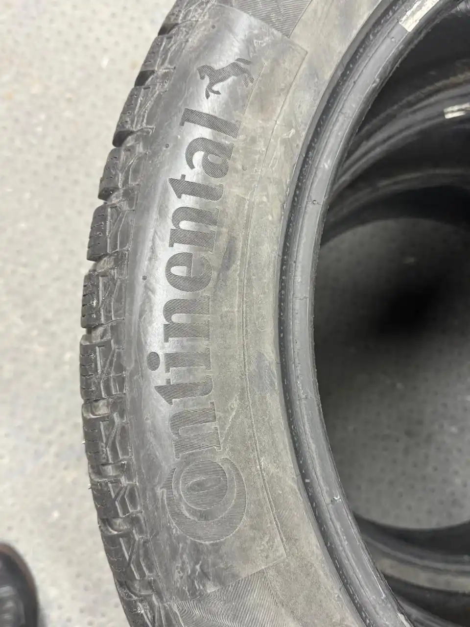 Продается шипованая резина Континенталь IceContact 2