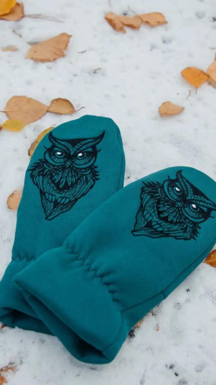 Тёплые варежки с вышивкой