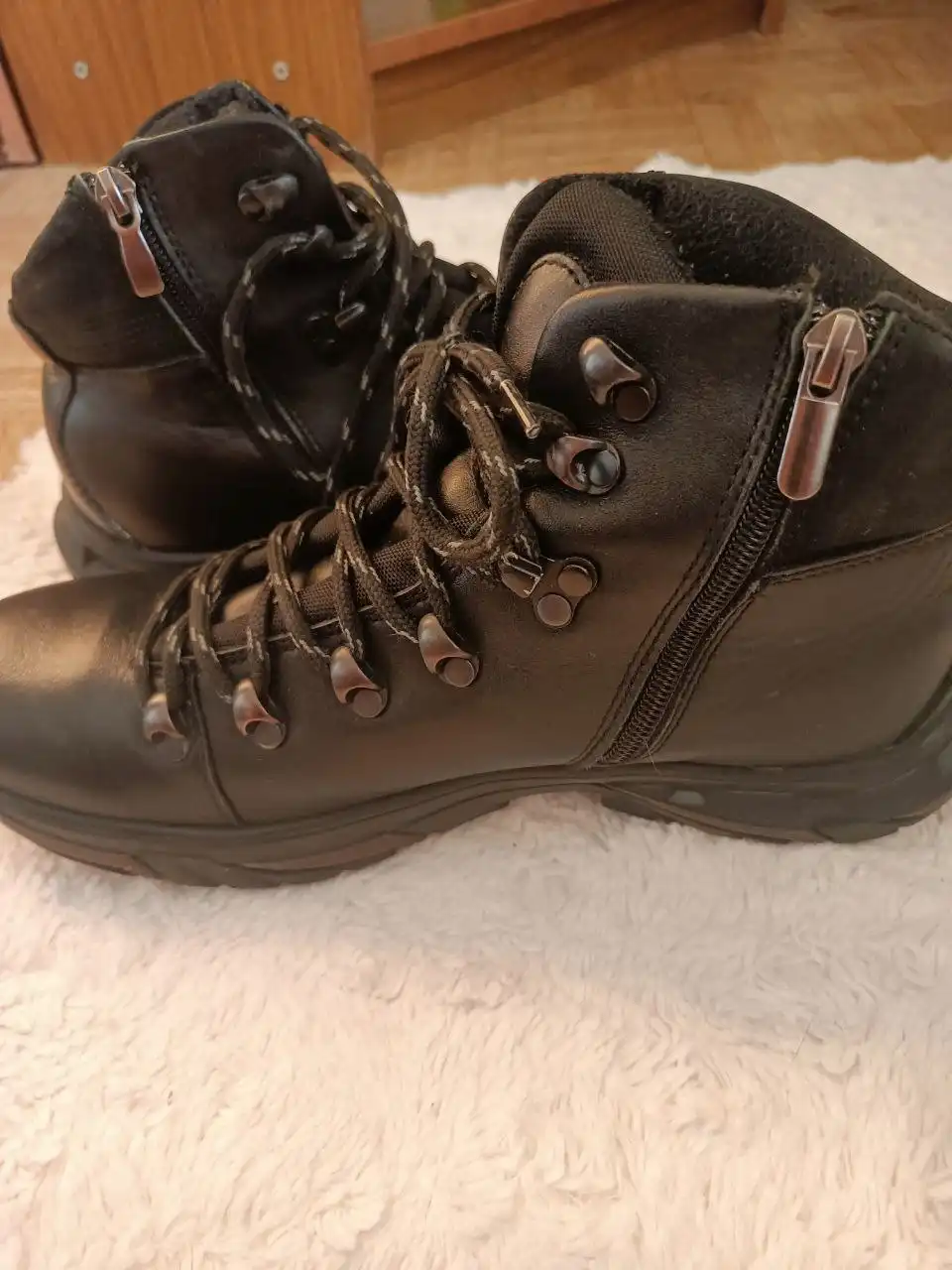 Продам обувь размер 39-40