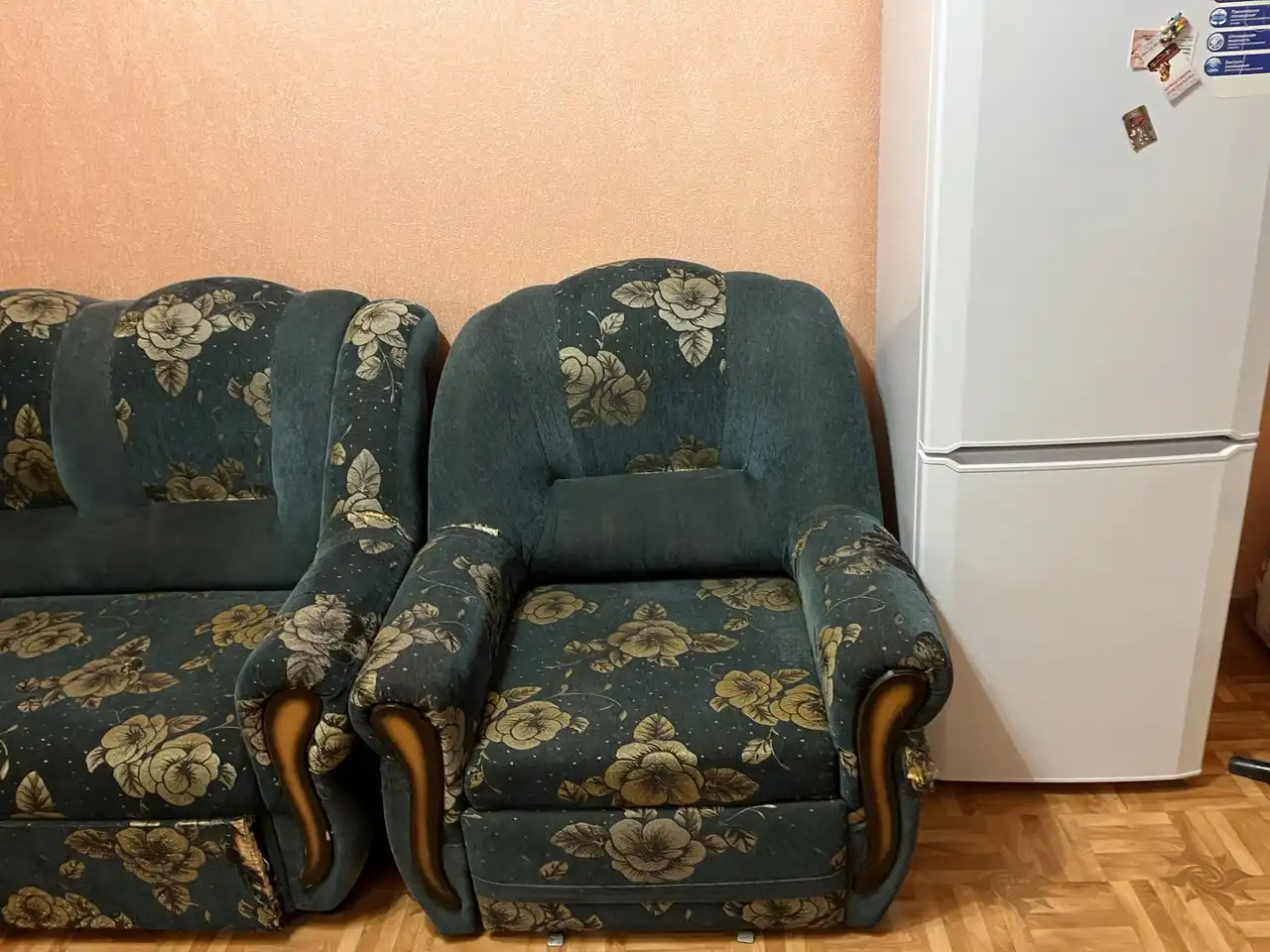 Угловой диван и раздвижное кресло