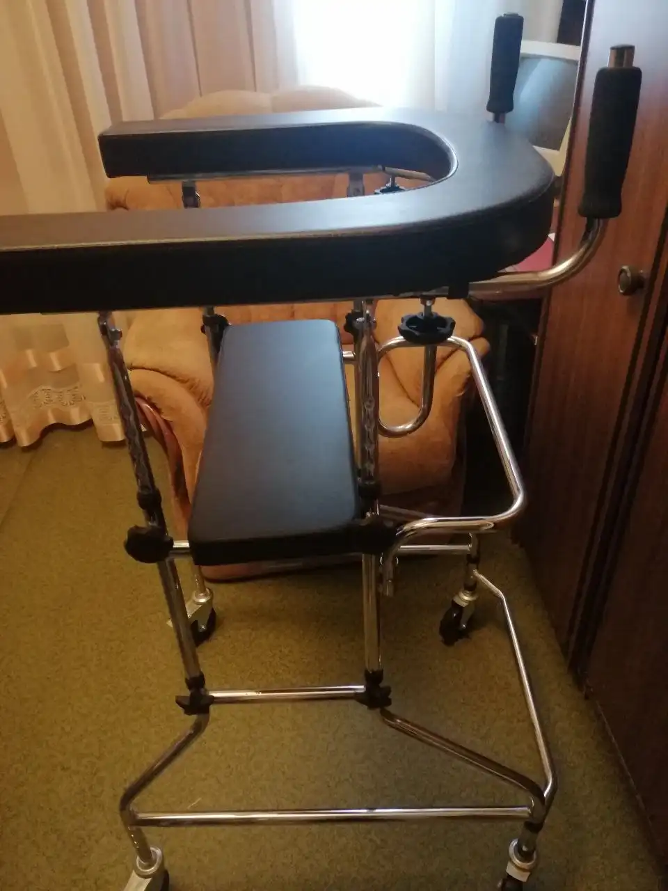 Ходунки-ролаторы повышенной грузоподъемности с сиденьем