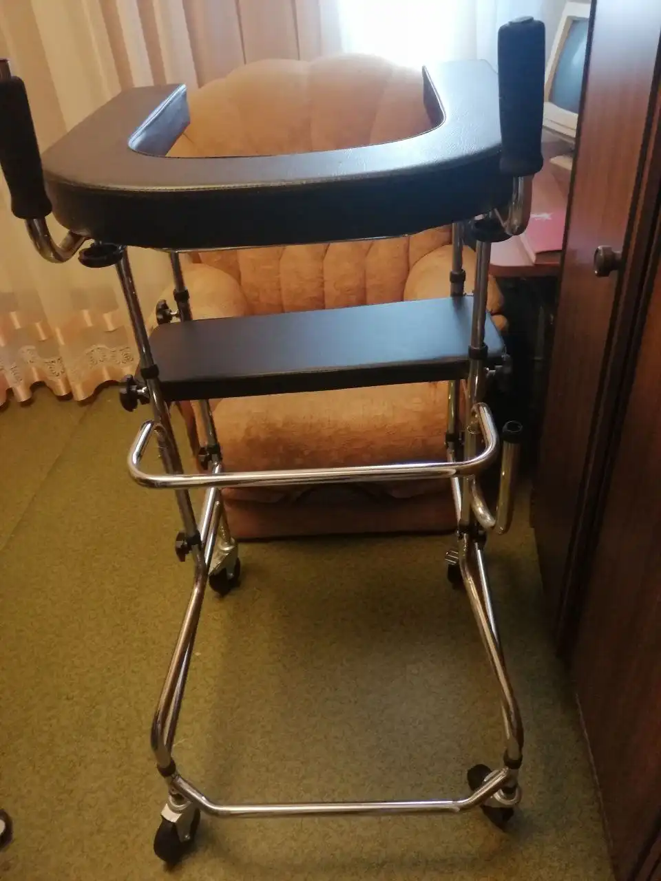 Ходунки-ролаторы повышенной грузоподъемности с сиденьем