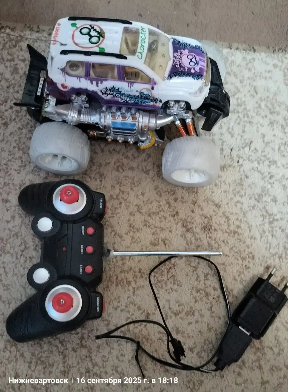 Машинка музыкальная на аккумуляторе с пультом