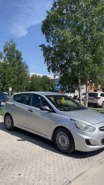 Продам Hyundai Solaris 2012 года - Авто в Нижневартовск