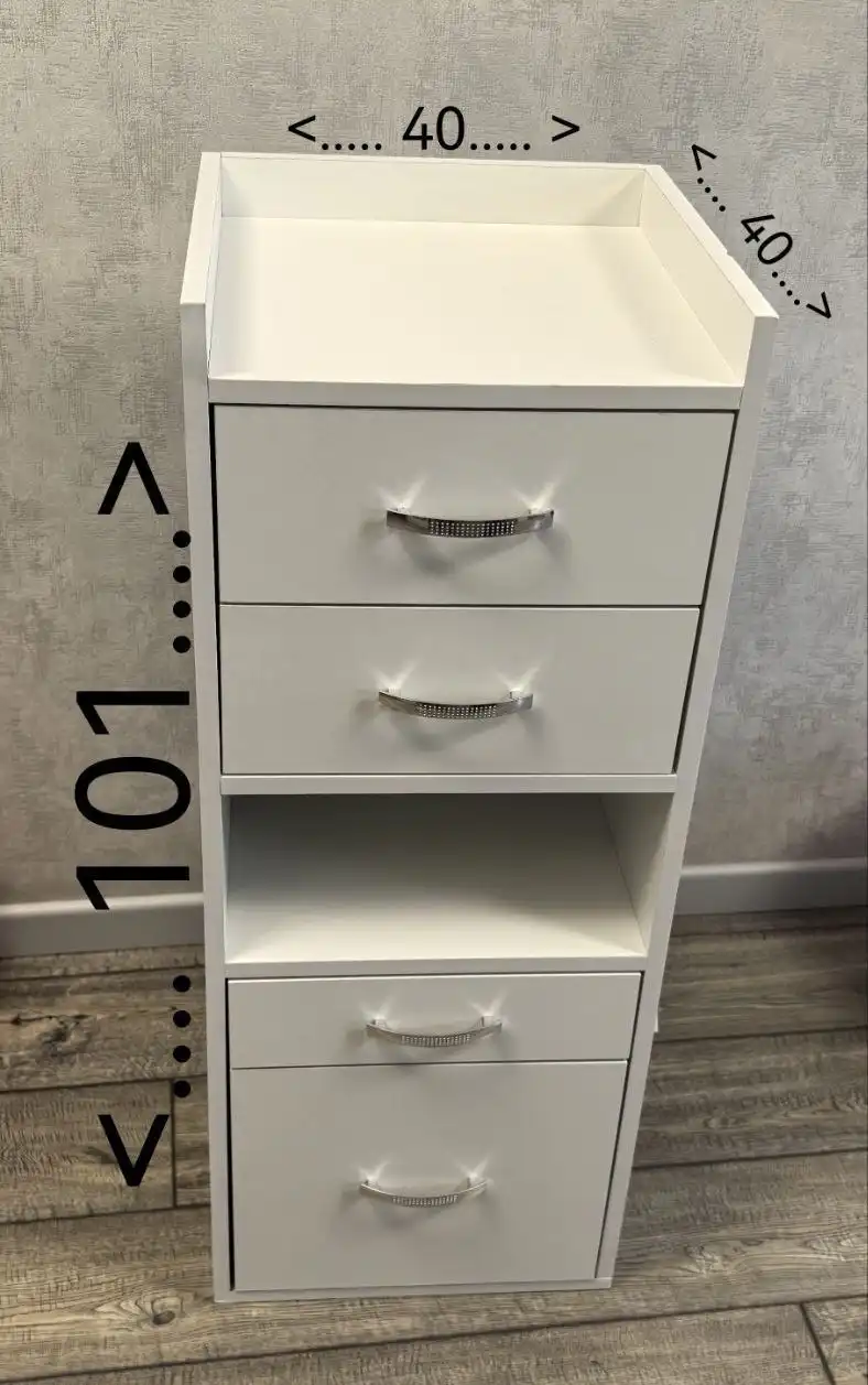 Тумба и товары для маникюра