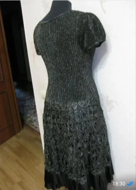 Платье нарядное черное с люрексом second hand - Верхняя одежда в Нижневартовск