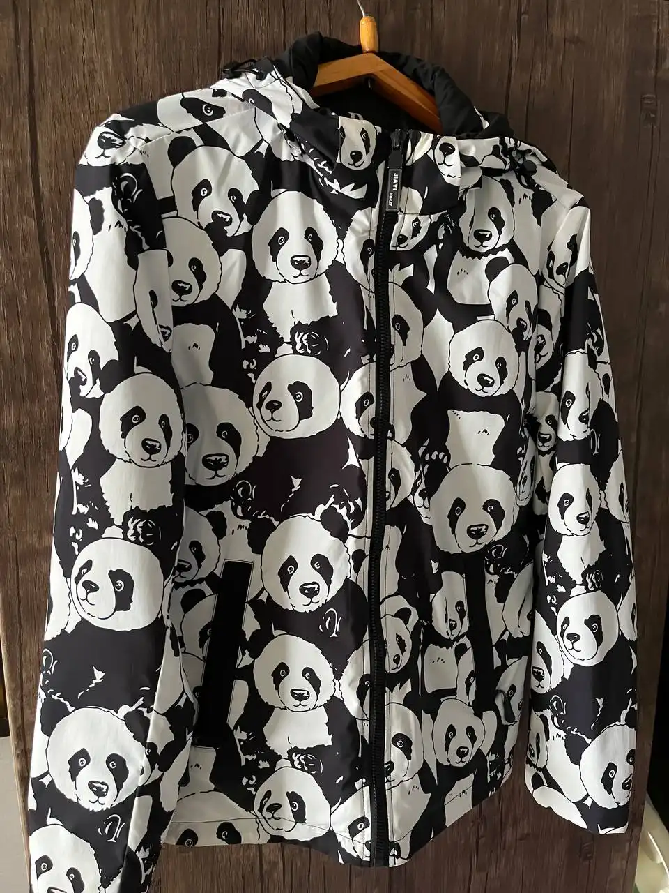 Продажа футбольных кроссовок и демисезонной куртки - Обувь и верхняя одежда (Одежда) в Нижневартовск