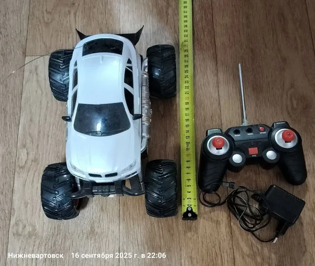 Машина на аккумуляторе с пультом управления - Сладости в Нижневартовск