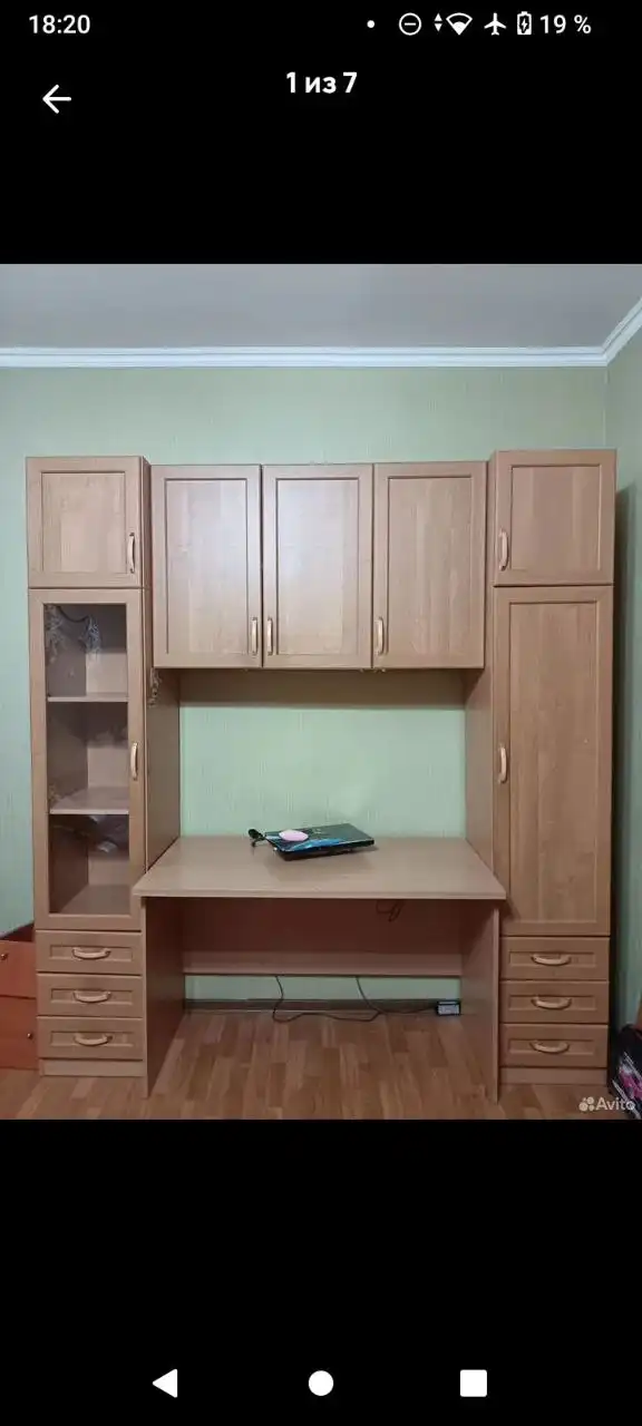 Продажа стенки из светло-коричневого дерева с угловыми полками и столом - Для дома и дачи в Нижневартовск