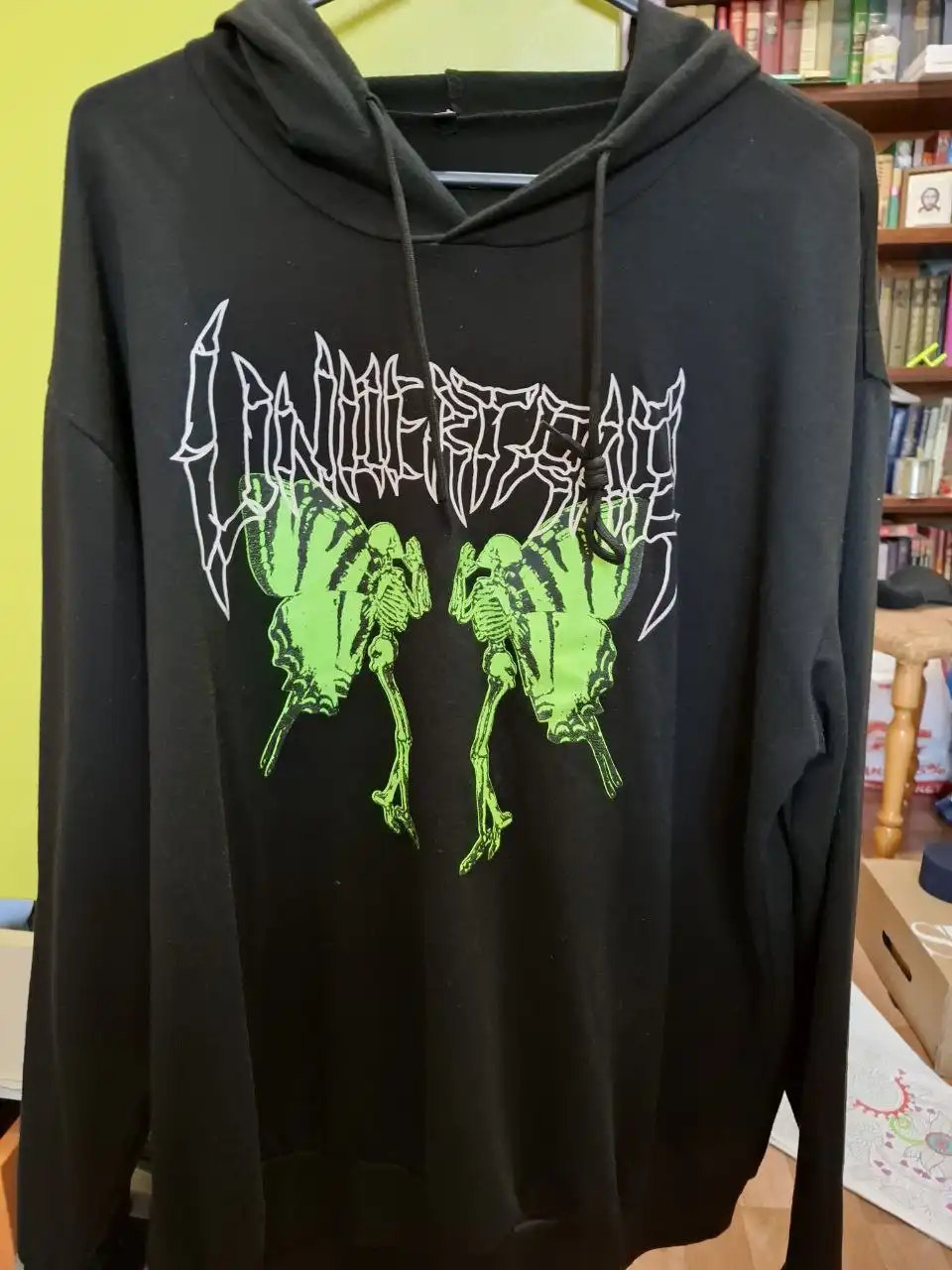 Тонкая толстовка, рюкзаки, варежка для автозагара - Барахолка в Нижневартовск