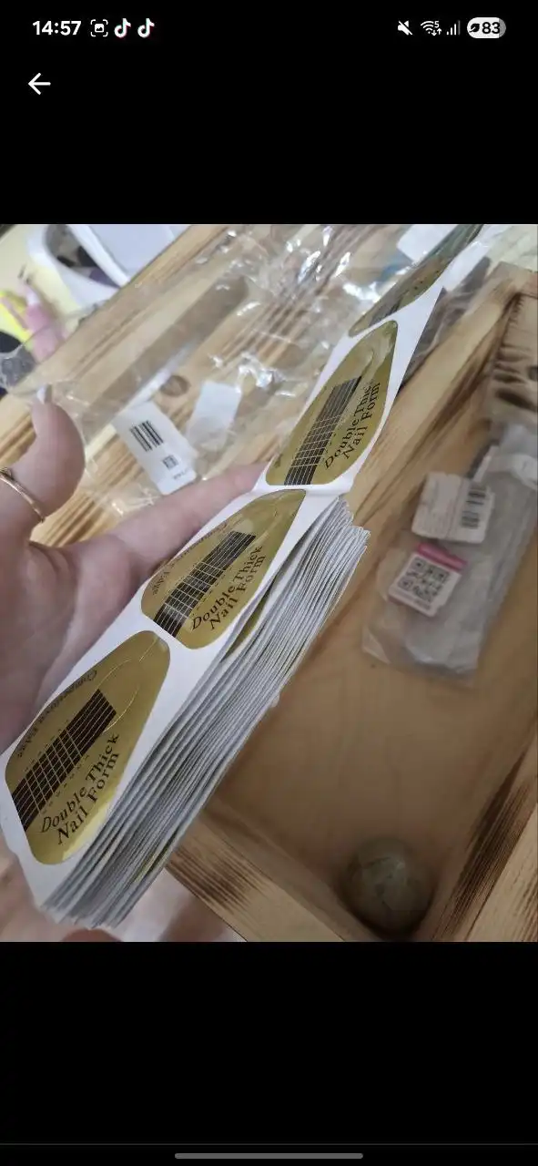 Продажа палетки теней, набора для творчества, тетради, полимерной глины, укулеле и форм для маникюра - Барахолка в Нижневартовск