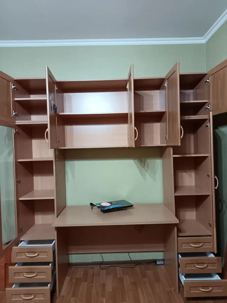 Продажа стенки и стола в хорошем состоянии - Мебель (Для дома и дачи) в Нижневартовск