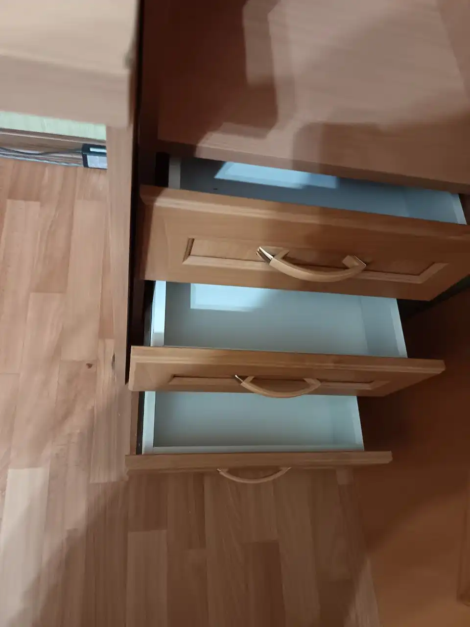 Продажа стенки и стола в хорошем состоянии - Мебель (Для дома и дачи) в Нижневартовск