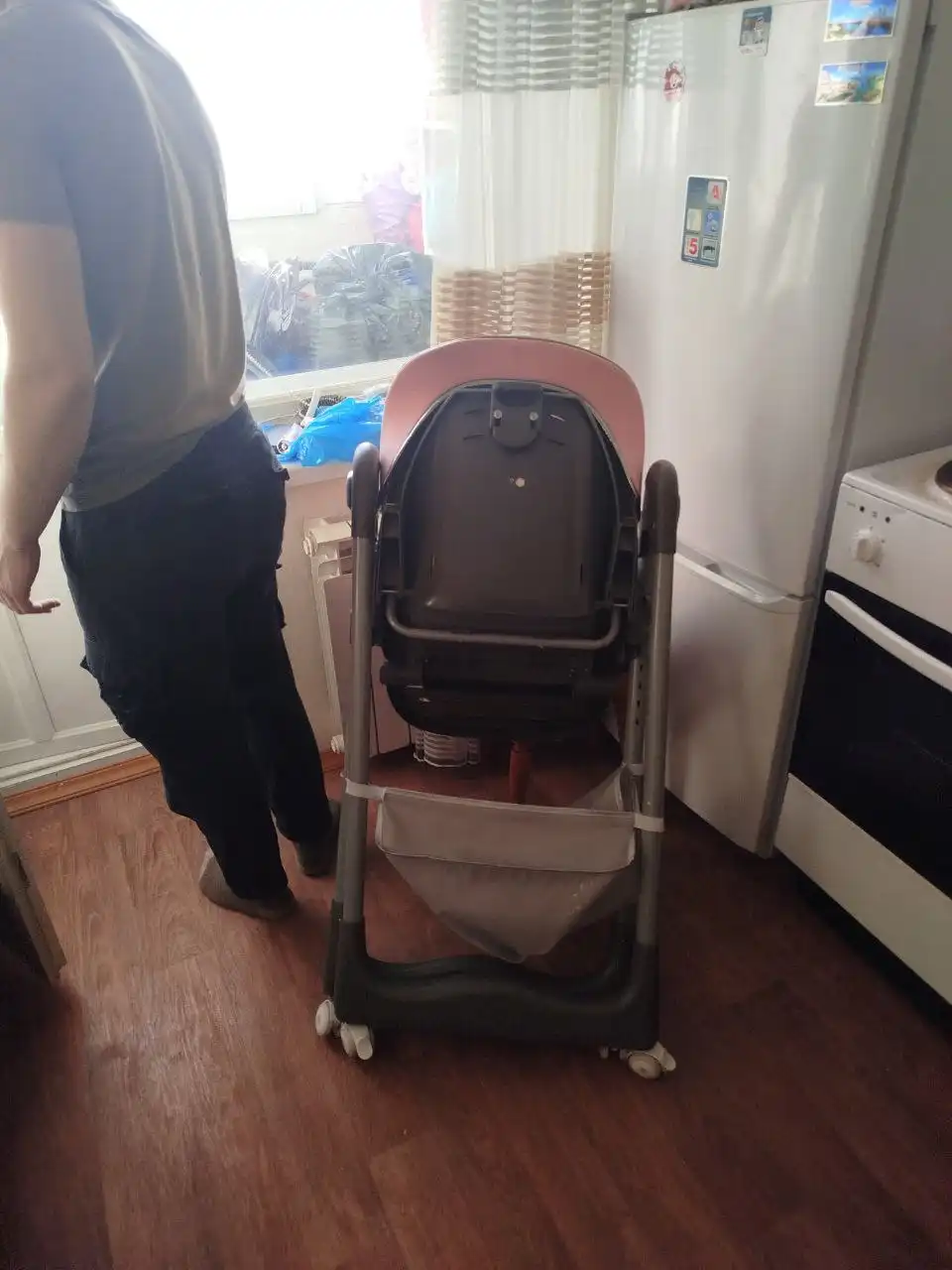 Стульчик для кормления Baby Walker с регулируемой спинкой и колесами - Стульчики для кормления (Товары для детей) в Нижневартовск