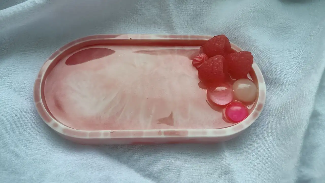 Уникальная подставка со сладкой малиной из эпоксидной смолы - Барахолка в Нижневартовск