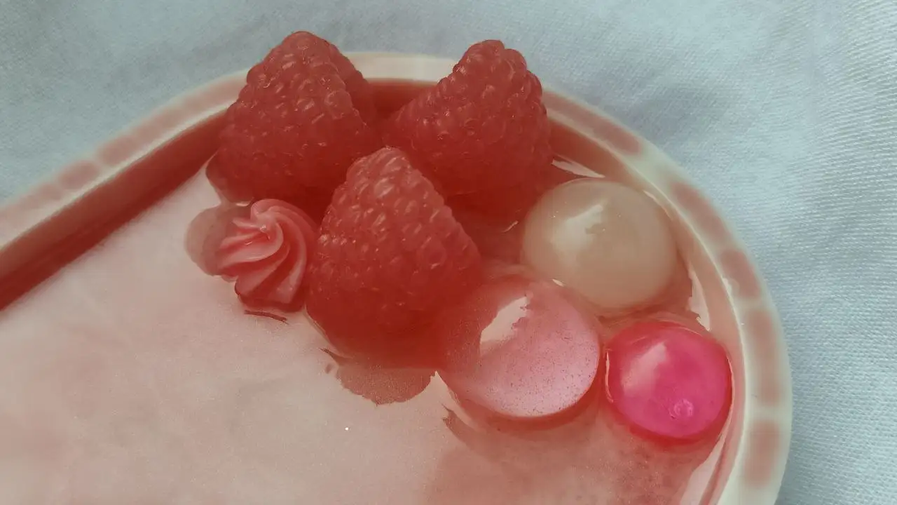 Уникальная подставка со сладкой малиной из эпоксидной смолы - Барахолка в Нижневартовск