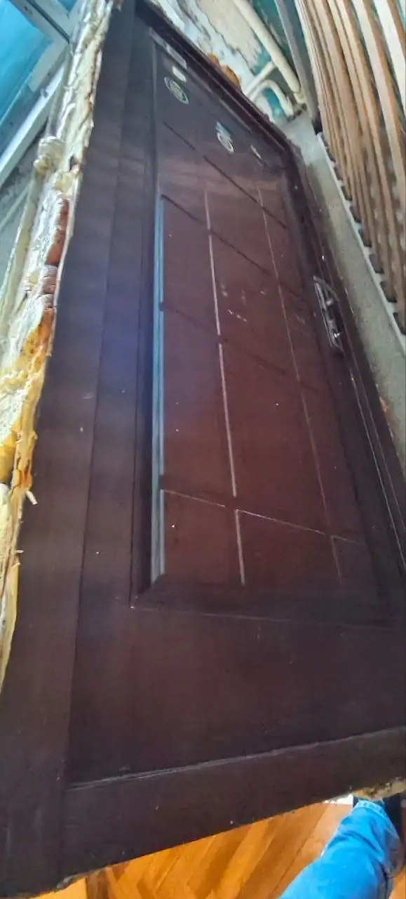 Продам входную дверь с коробкой - Двери (Для дома и дачи) в Нижневартовск