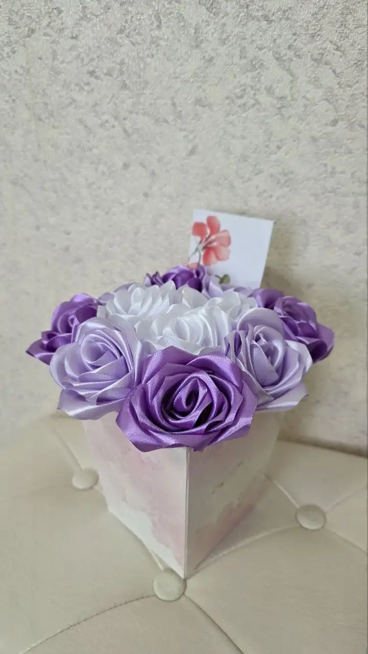 Букет из атласных роз ручной работы с открыткой - Рукоделие (Хобби и отдых) в Нижневартовск