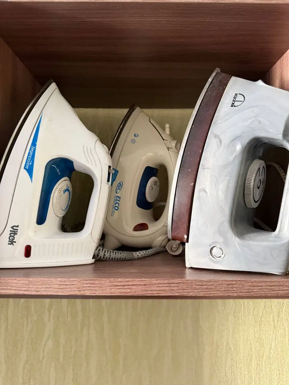 Три утюга в рабочем состоянии - Барахолка в Нижневартовск