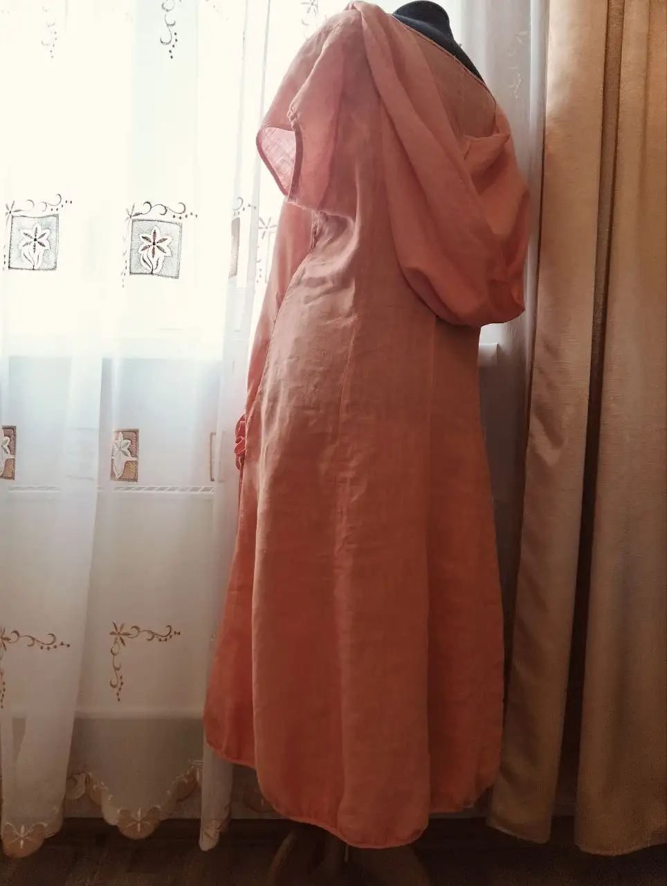 Платье на лето из 100% льна кораллового цвета - Женская одежда (Одежда) в Нижневартовск