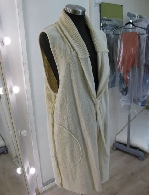 Кардиган-жилет белый валяная шерсть размер 48/50 - Массаж в Нижневартовск