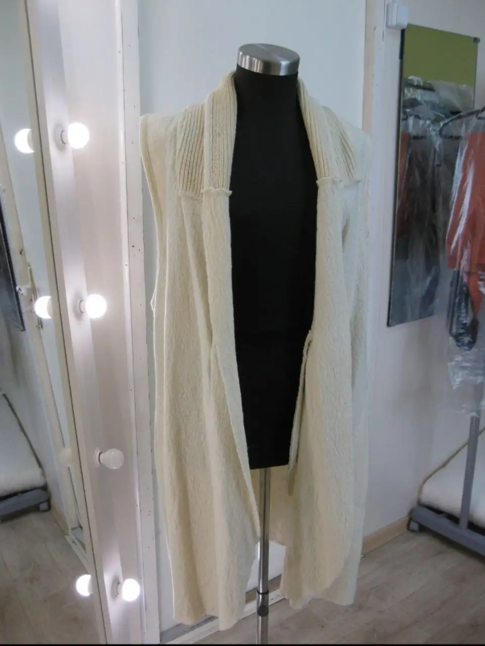 Кардиган-жилет белый валяная шерсть размер 48/50 - Верхняя одежда (Одежда) в Нижневартовск